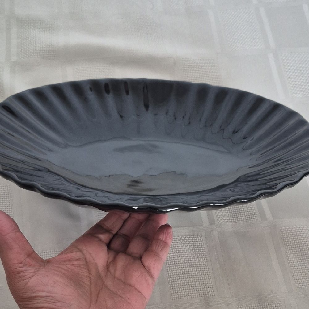 Elegant Black Serveware Bowl - Picture 8 of 16